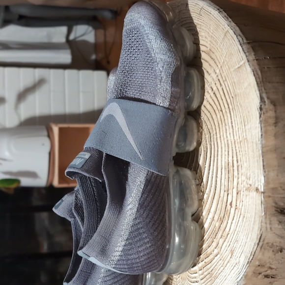 Nike women's Size 10.5 COOL GREY/WOLF GREY-HOT PUNCH-WHITE - Picture 6 of 9